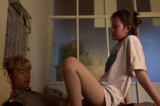 Đang chơi sướng thì mẹ gọi đt em không nghe để anh dùng máy quay phim